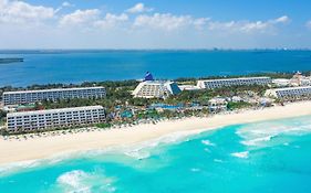 Grand Oasis Cancun Suites